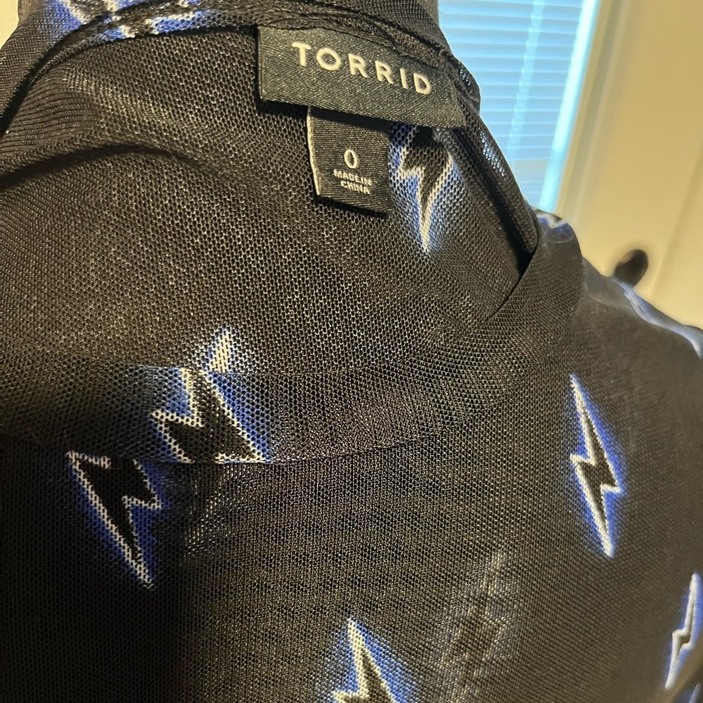 Torrid mesh black shirt with lightening bolts, size 0 (12-14). - Picture 3 of 11